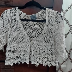 Women crochet cropped cardigan.